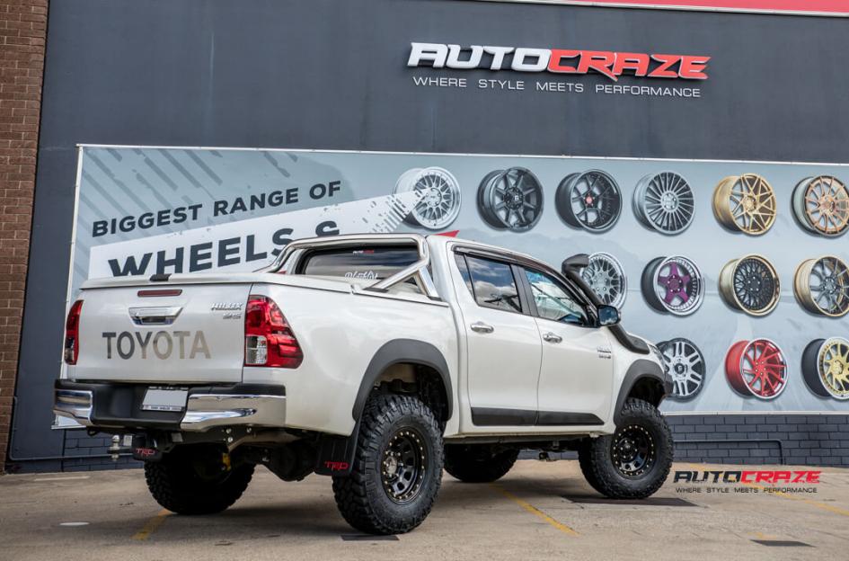 TOYOTA HILUX N80 4WD D LOCKER BLACK